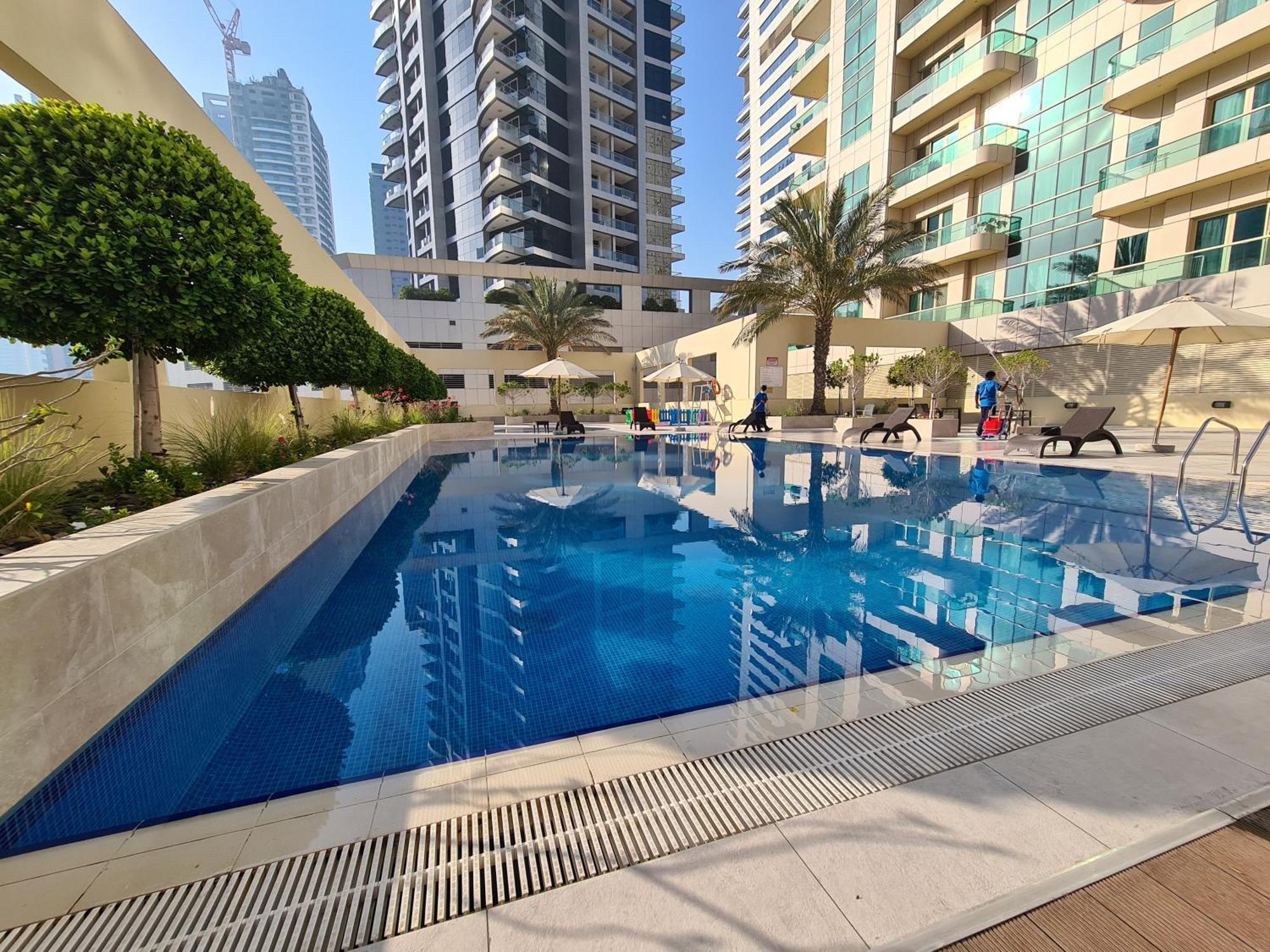 Nr Beach/2 Bed Upgraded/terrace