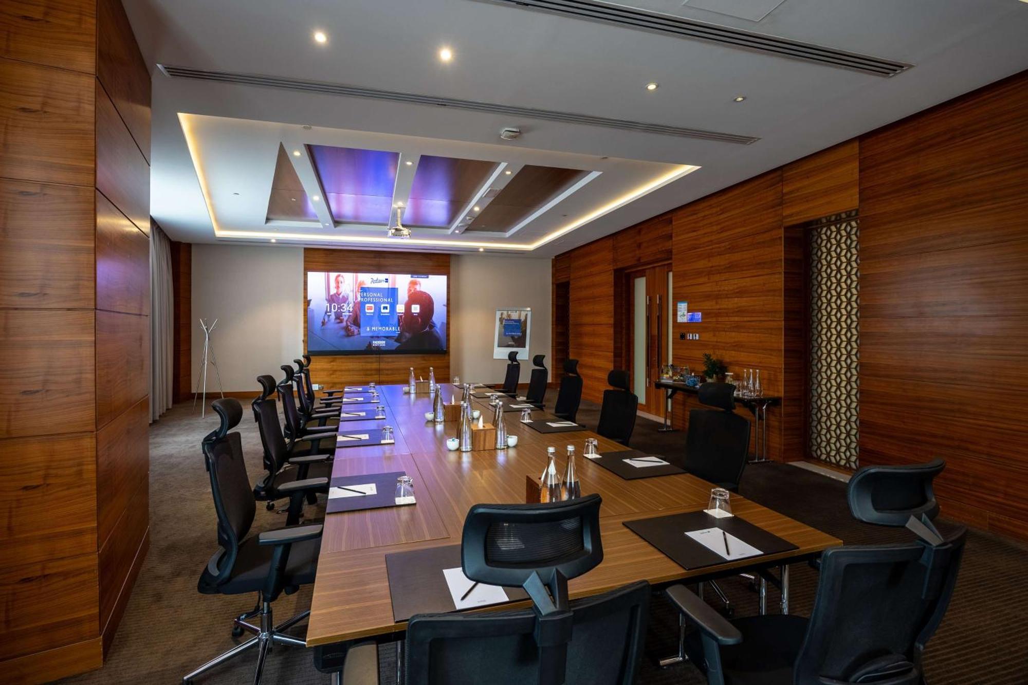 Radisson Blu Hotel, Waterfront Dubai