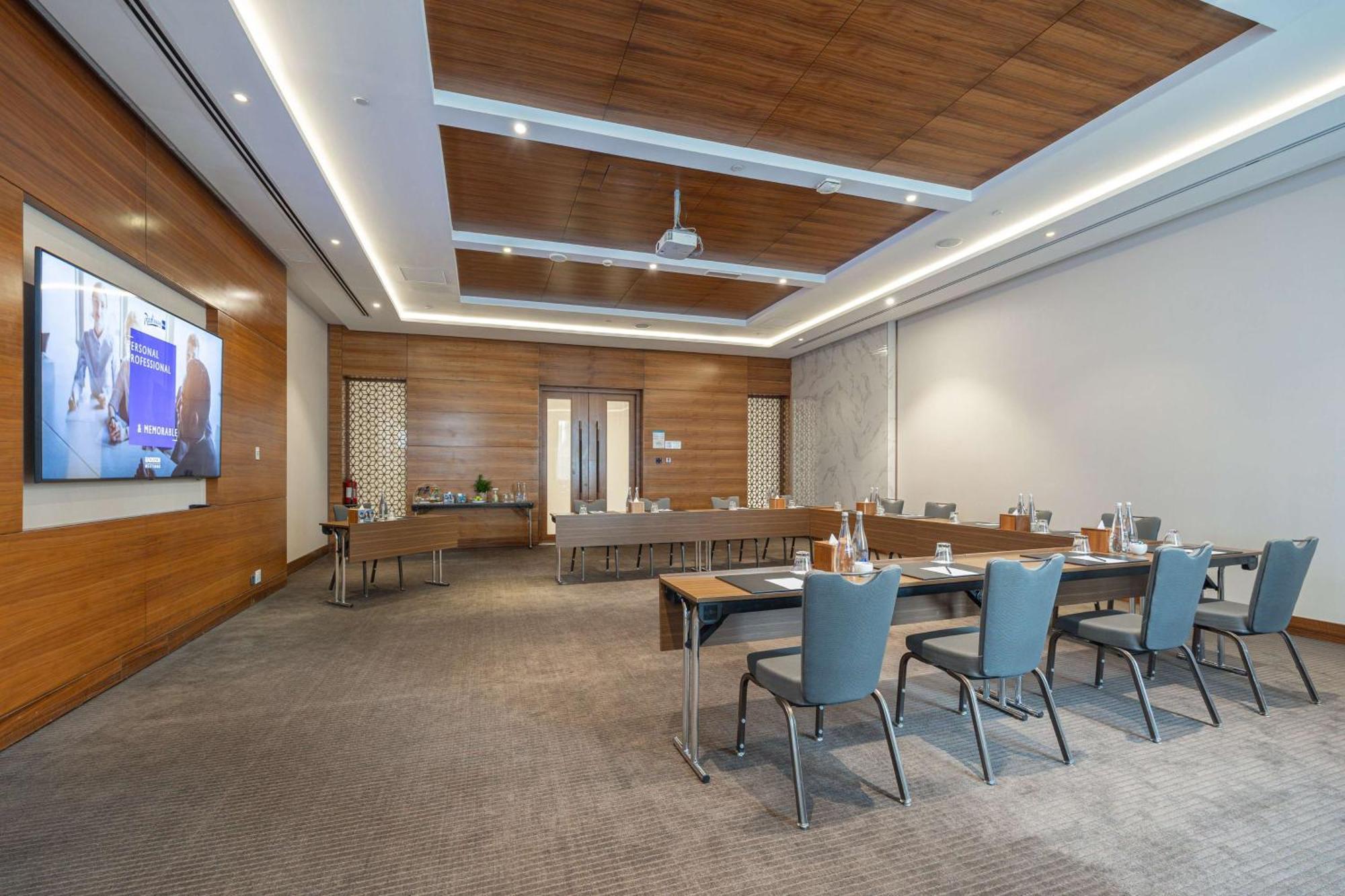 Radisson Blu Hotel, Waterfront Hotel Dubai