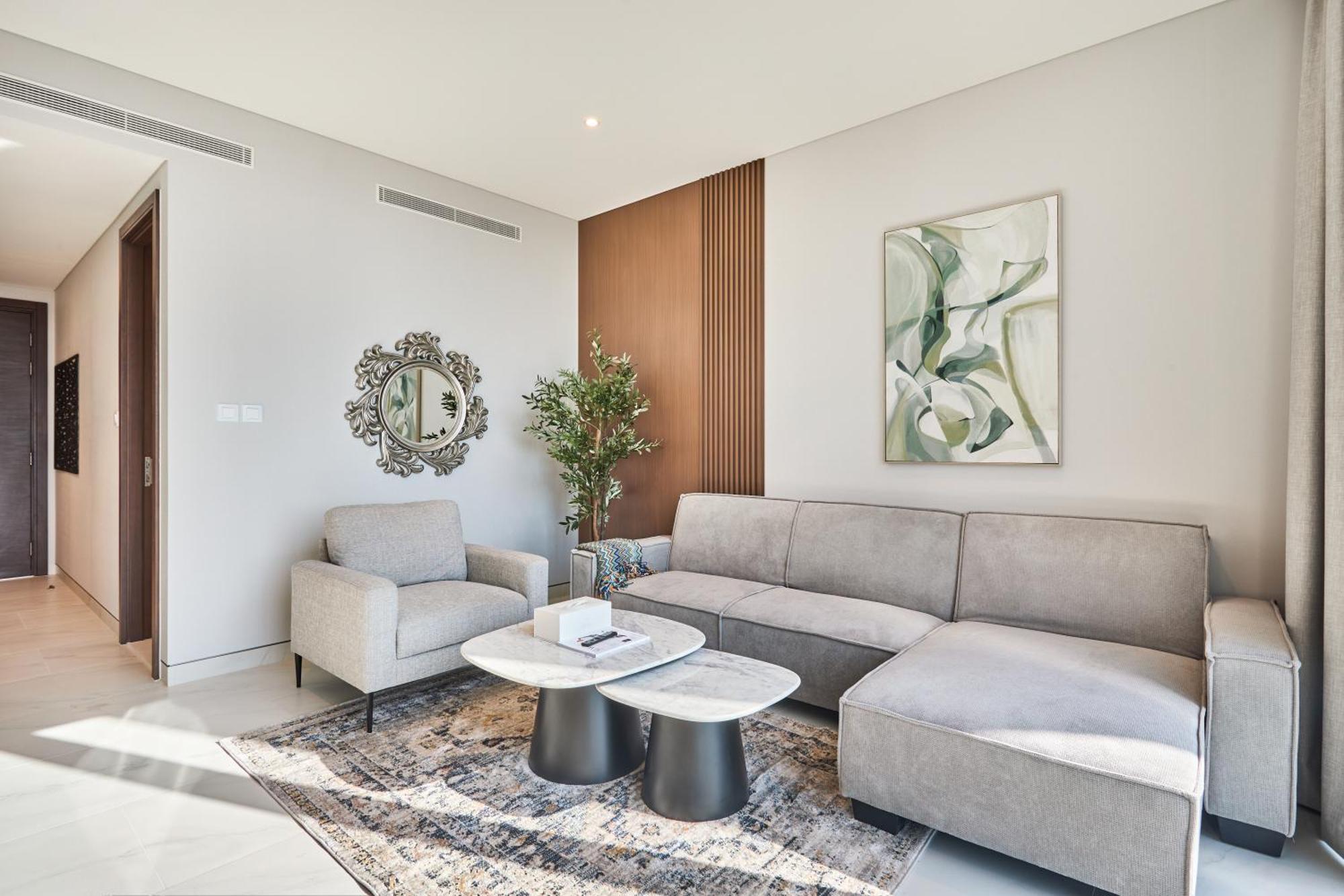 By Latinem Luxury 1br Cvg 1410 Near Burj Khalifa