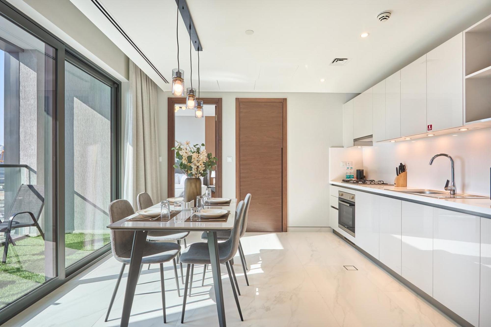 By Latinem Luxury 1br Cvg 1410 Near Burj Khalifa Dubai