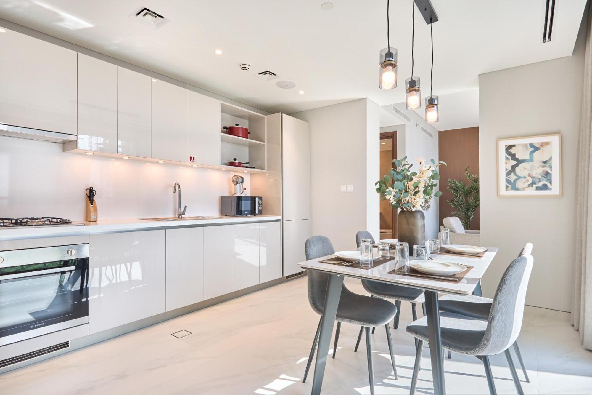 By Latinem Luxury 1br Cvg 1410 Near Burj Khalifa Dubai