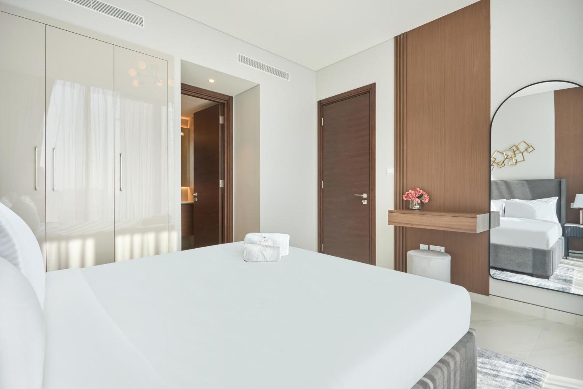 By Latinem Luxury 1br Cvg 1410 Near Burj Khalifa
