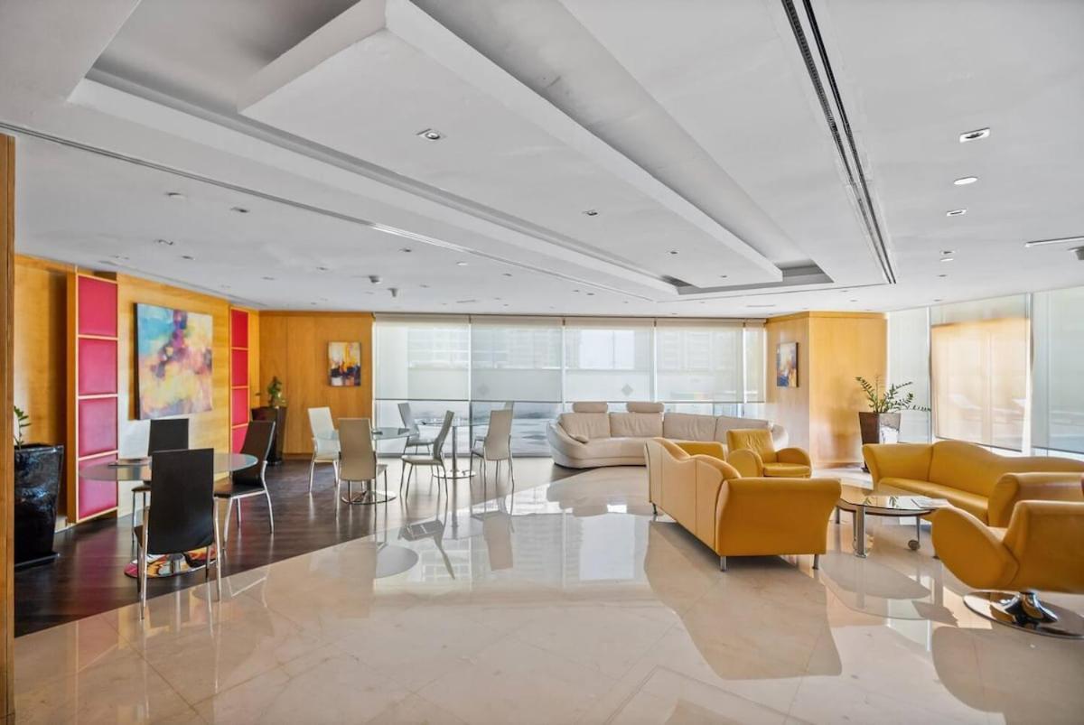 Modern With Balcony - Close To Metro & Marina * Dubai