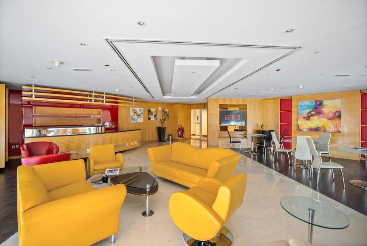 Modern With Balcony - Close To Metro & Marina