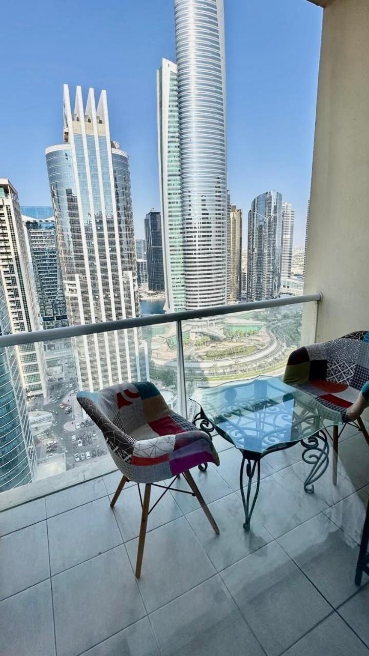 Apartment Modern With Balcony - Close To Metro & Marina