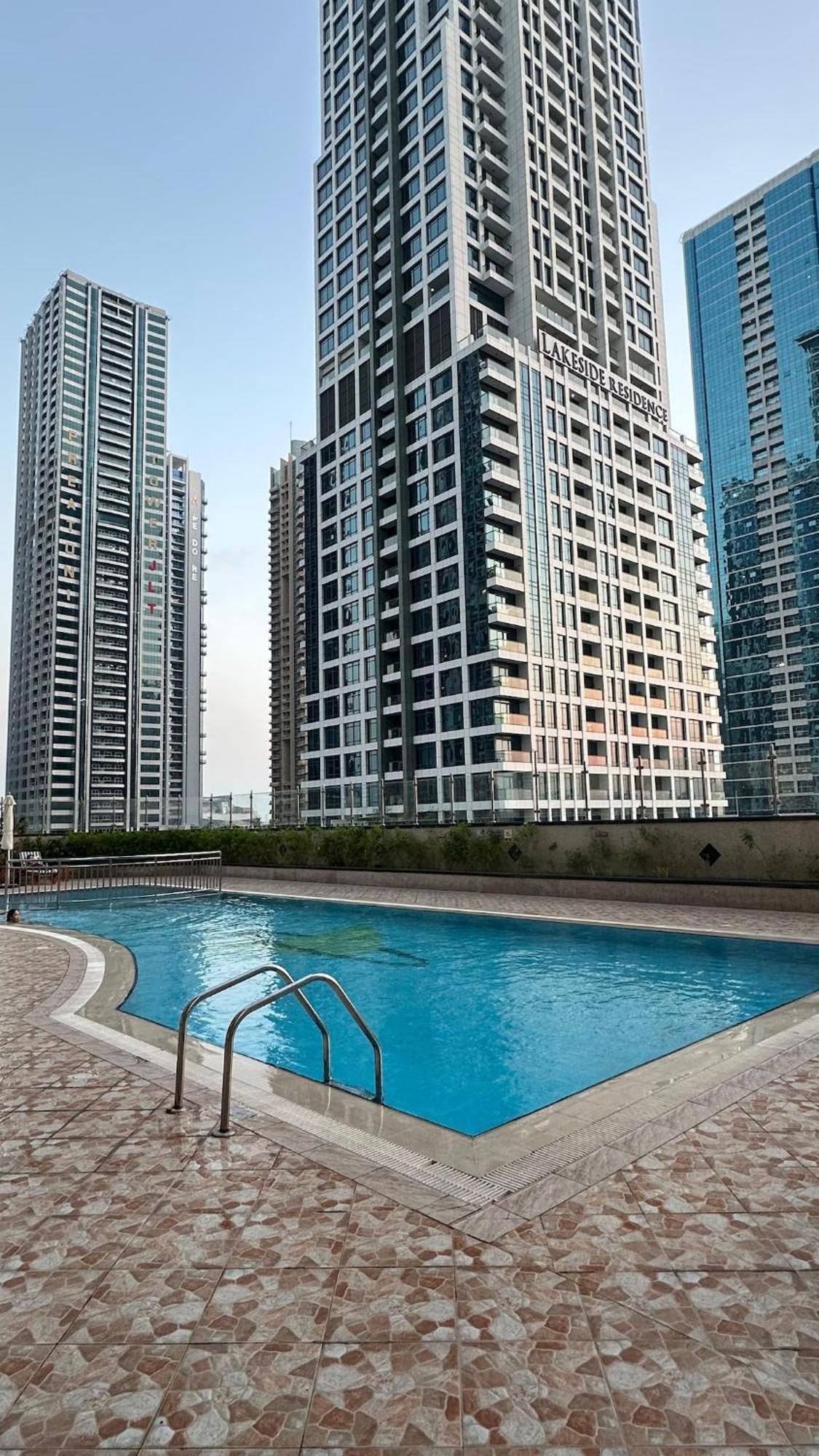Modern With Balcony - Close To Metro & Marina Apartment *
