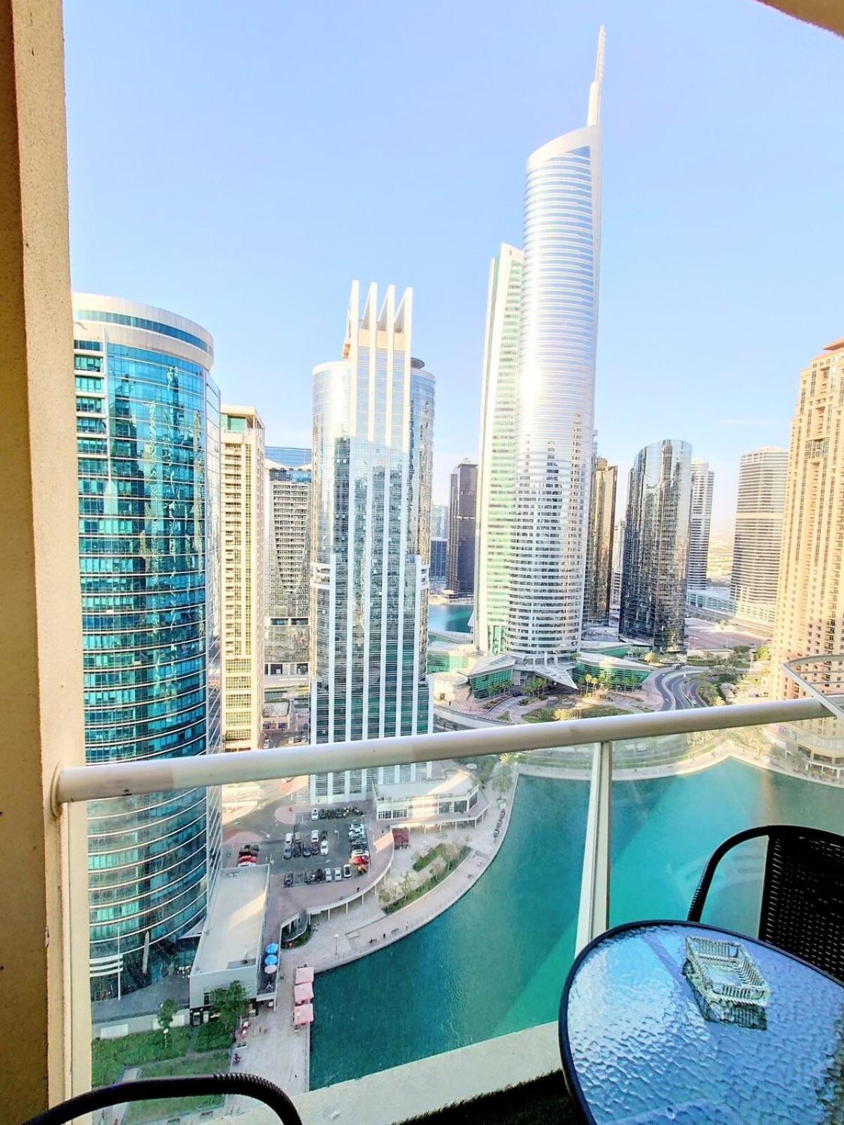 Modern With Balcony - Close To Metro & Marina