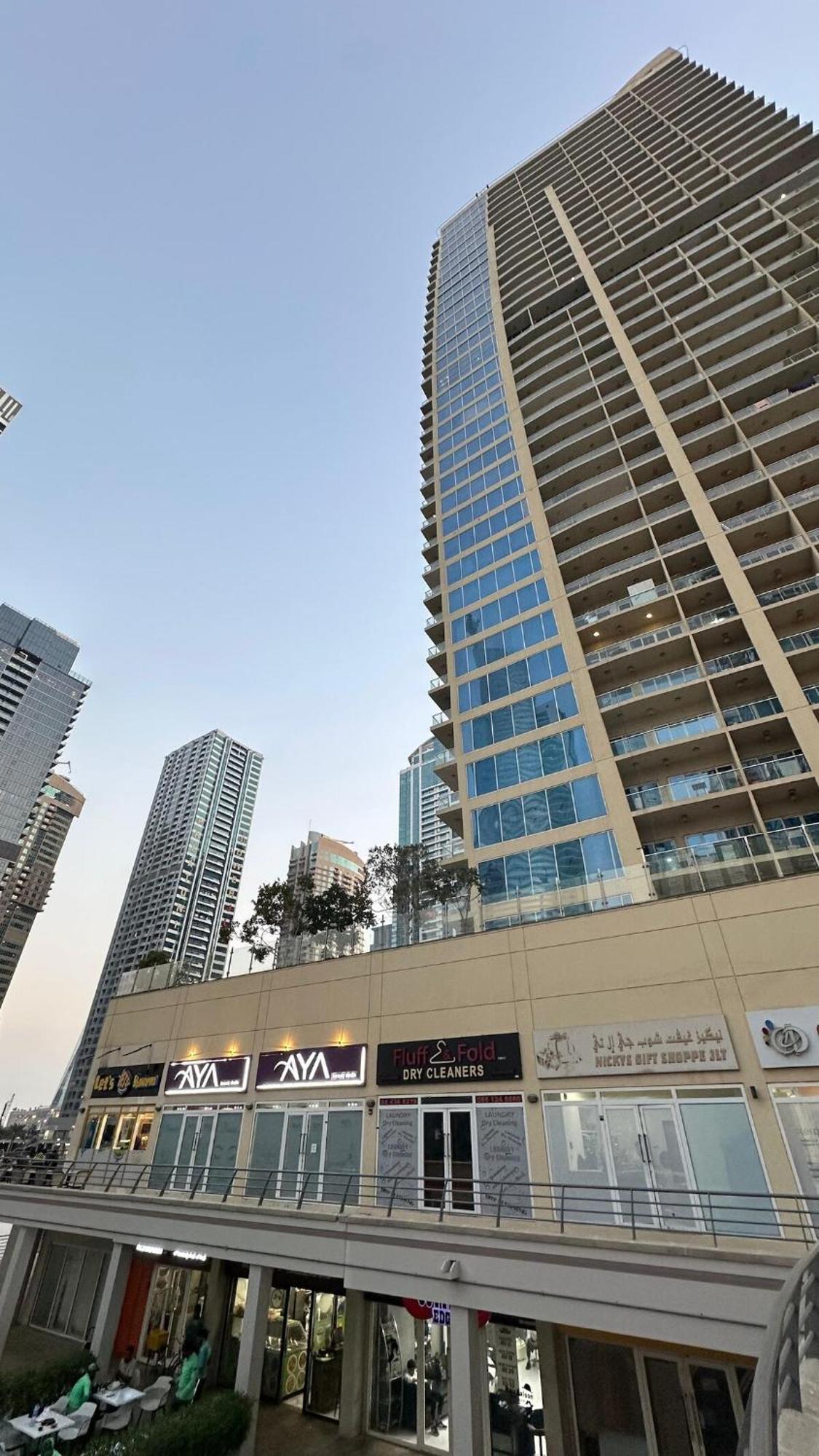 Apartment Modern With Balcony - Close To Metro & Marina