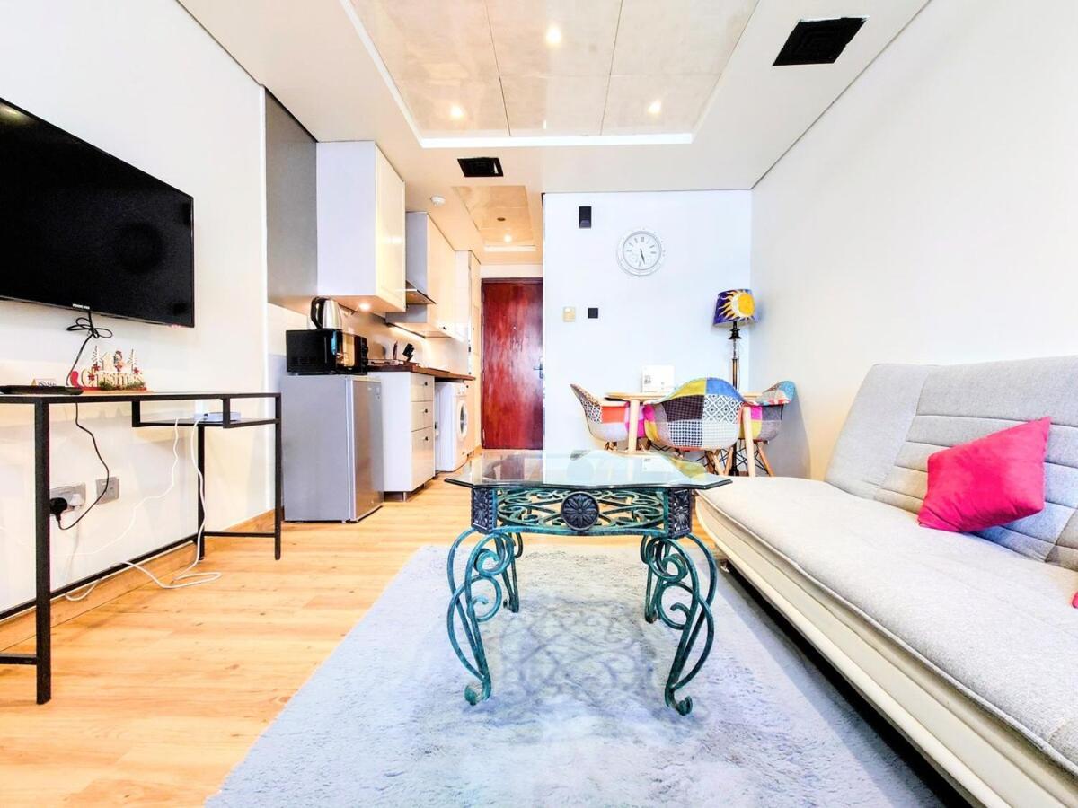 Apartment Modern With Balcony - Close To Metro & Marina