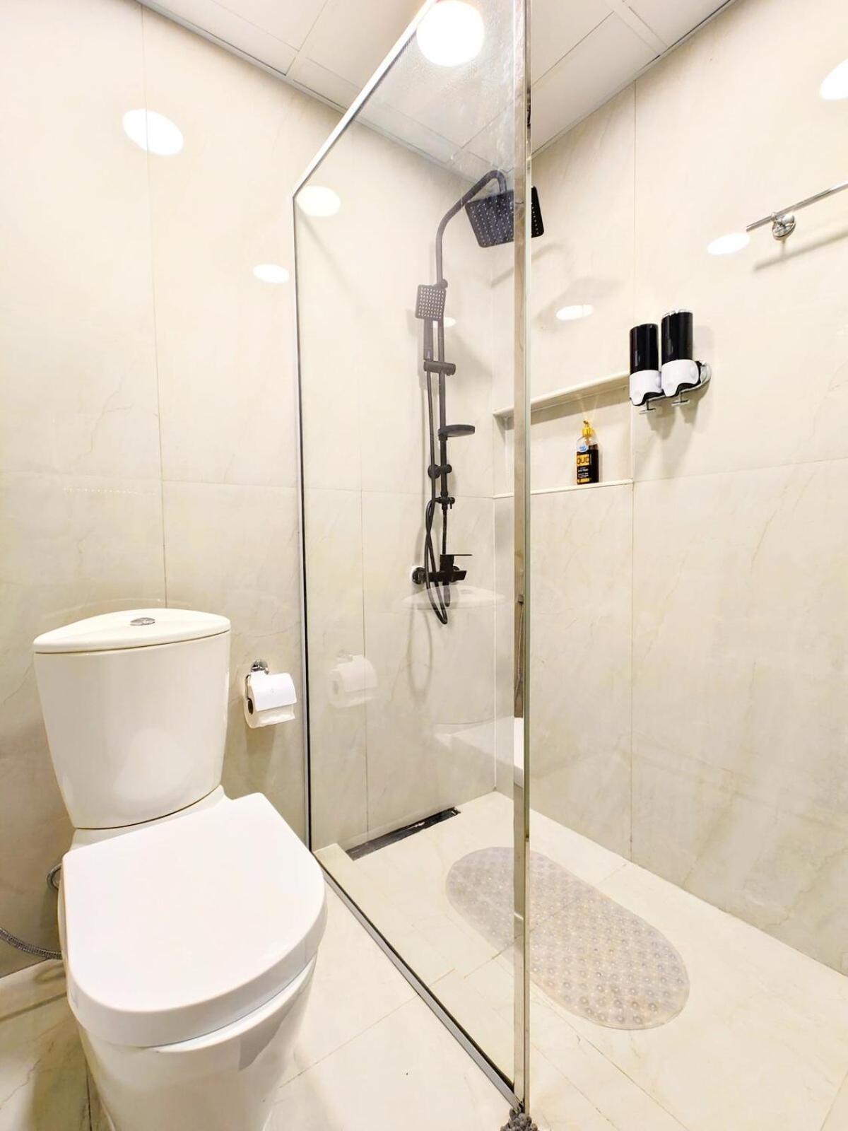 Modern With Balcony - Close To Metro & Marina Apartment *