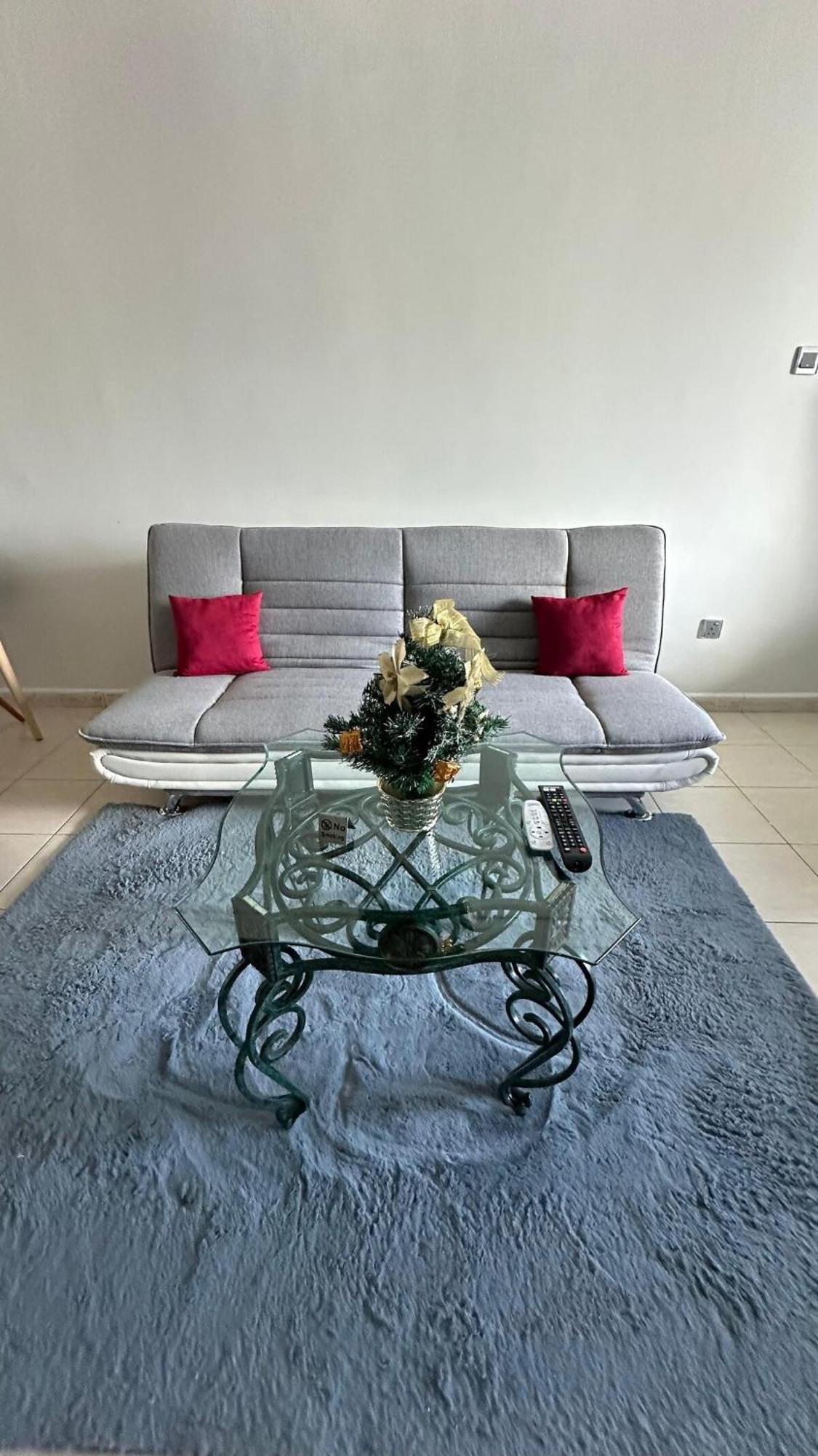 Apartment Modern With Balcony - Close To Metro & Marina *