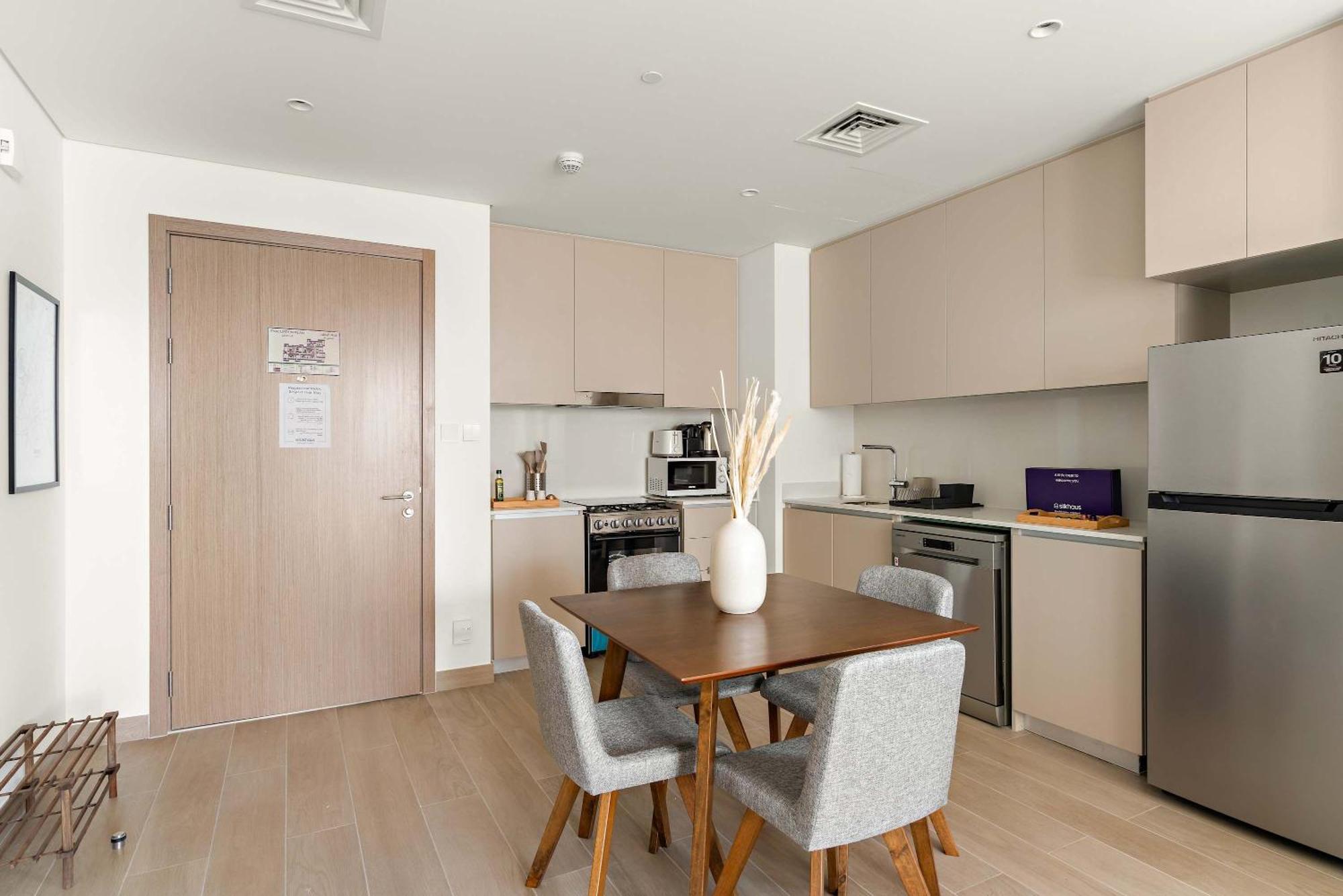 Silkhaus Chic 1br In Creek Grove With Pool View Dubai