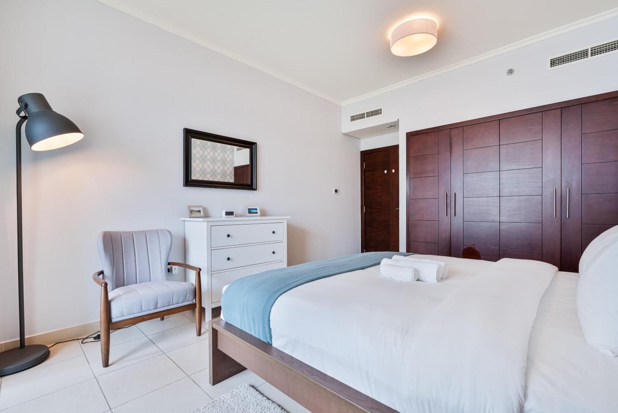 Vibrant 1br With Burj Khalifa View Dubai