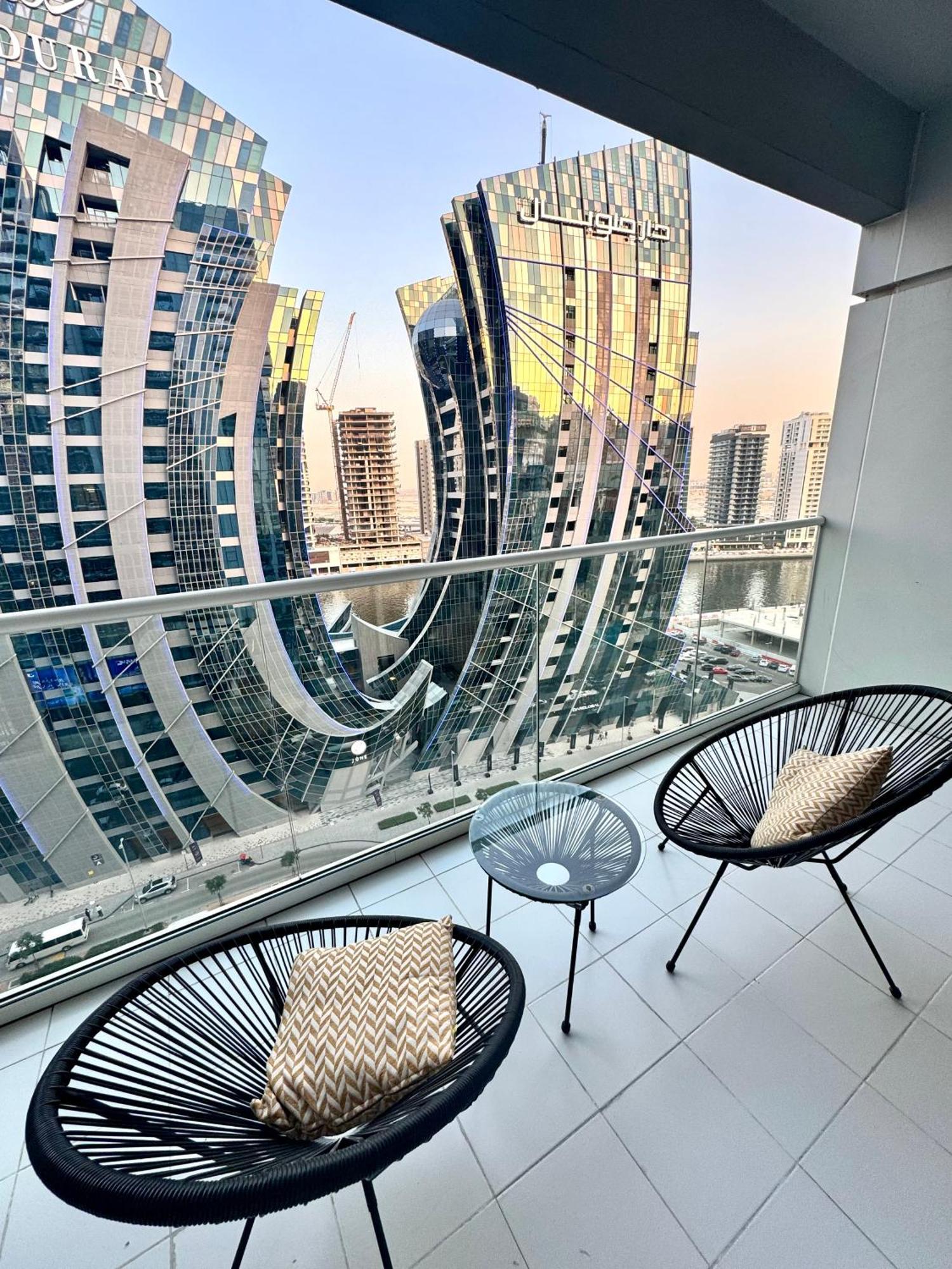 Chic 1-bedroom Retreat With Stunning Canal View Near Burj Khalifa & Business Bay * Dubai