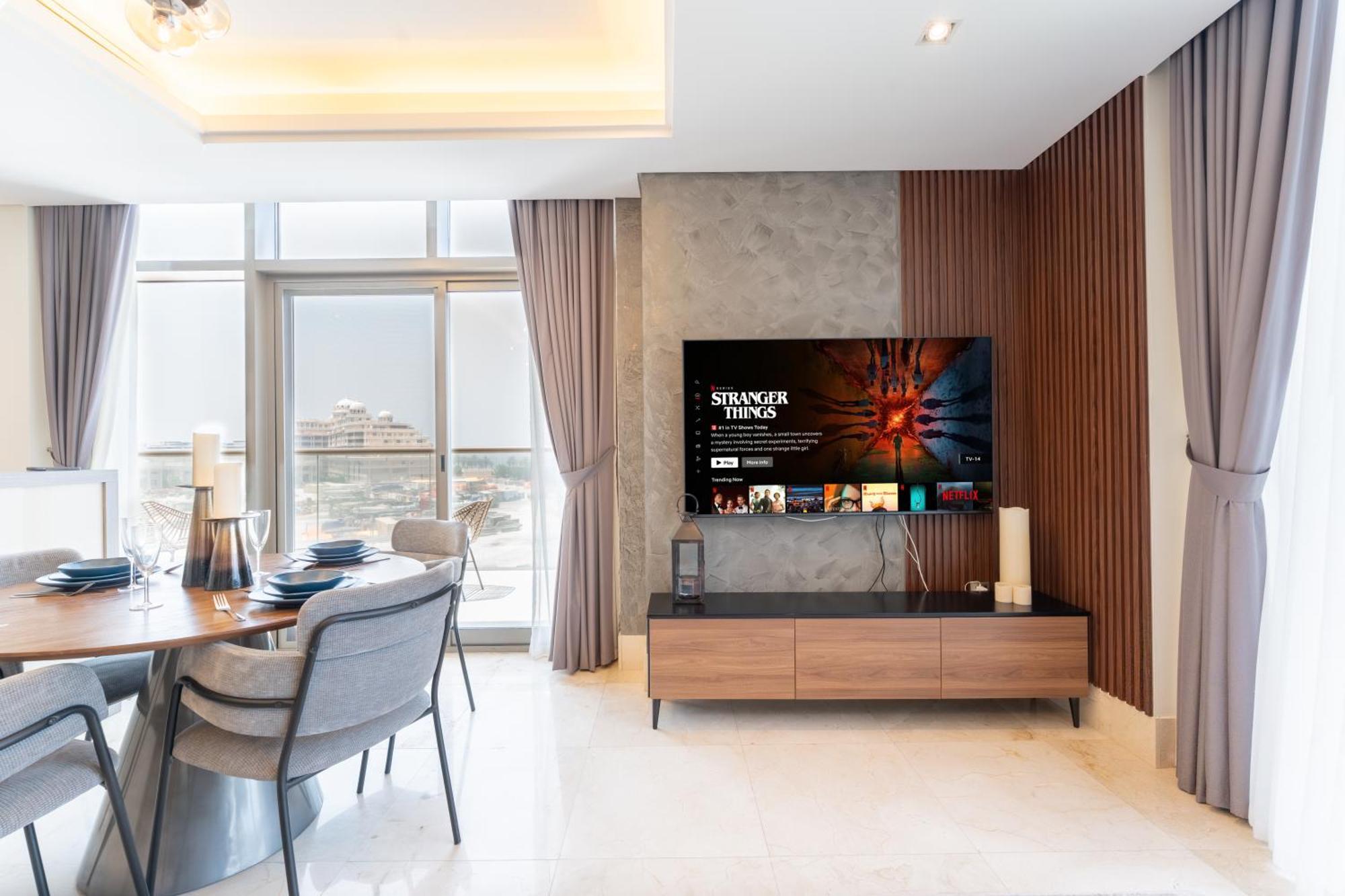 Elegant Palm Jumeirah Retreat With Breathtaking Sea Views By Aya Boutique Apartment Dubai