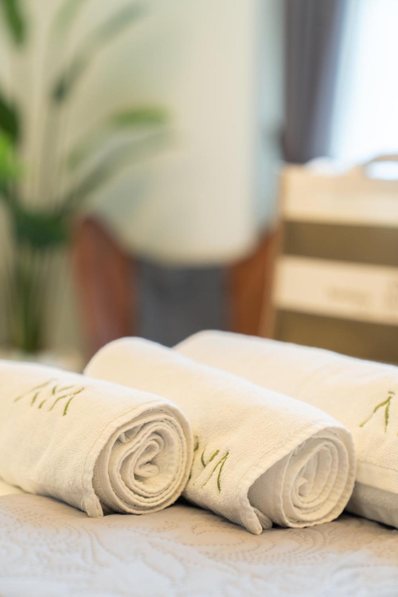 Elegant Palm Jumeirah Retreat With Breathtaking Sea Views By Aya Boutique