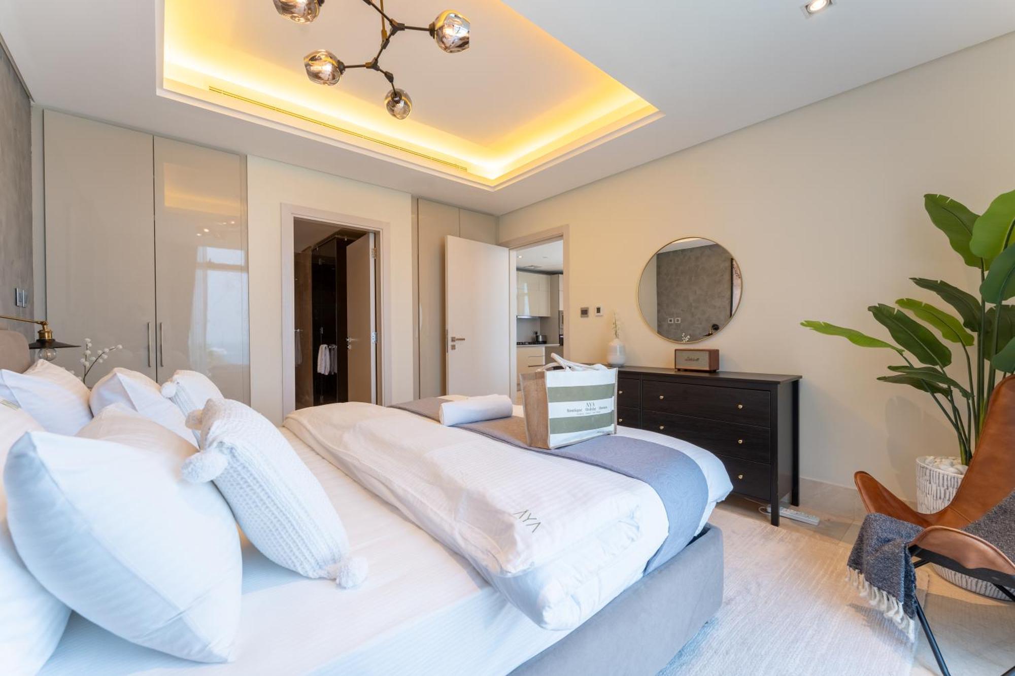 Elegant Palm Jumeirah Retreat With Breathtaking Sea Views By Aya Boutique