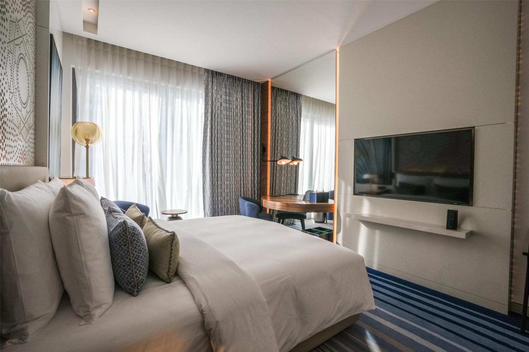Tumbi West Palm Dubai,tapestry Collection Hilton Hotel