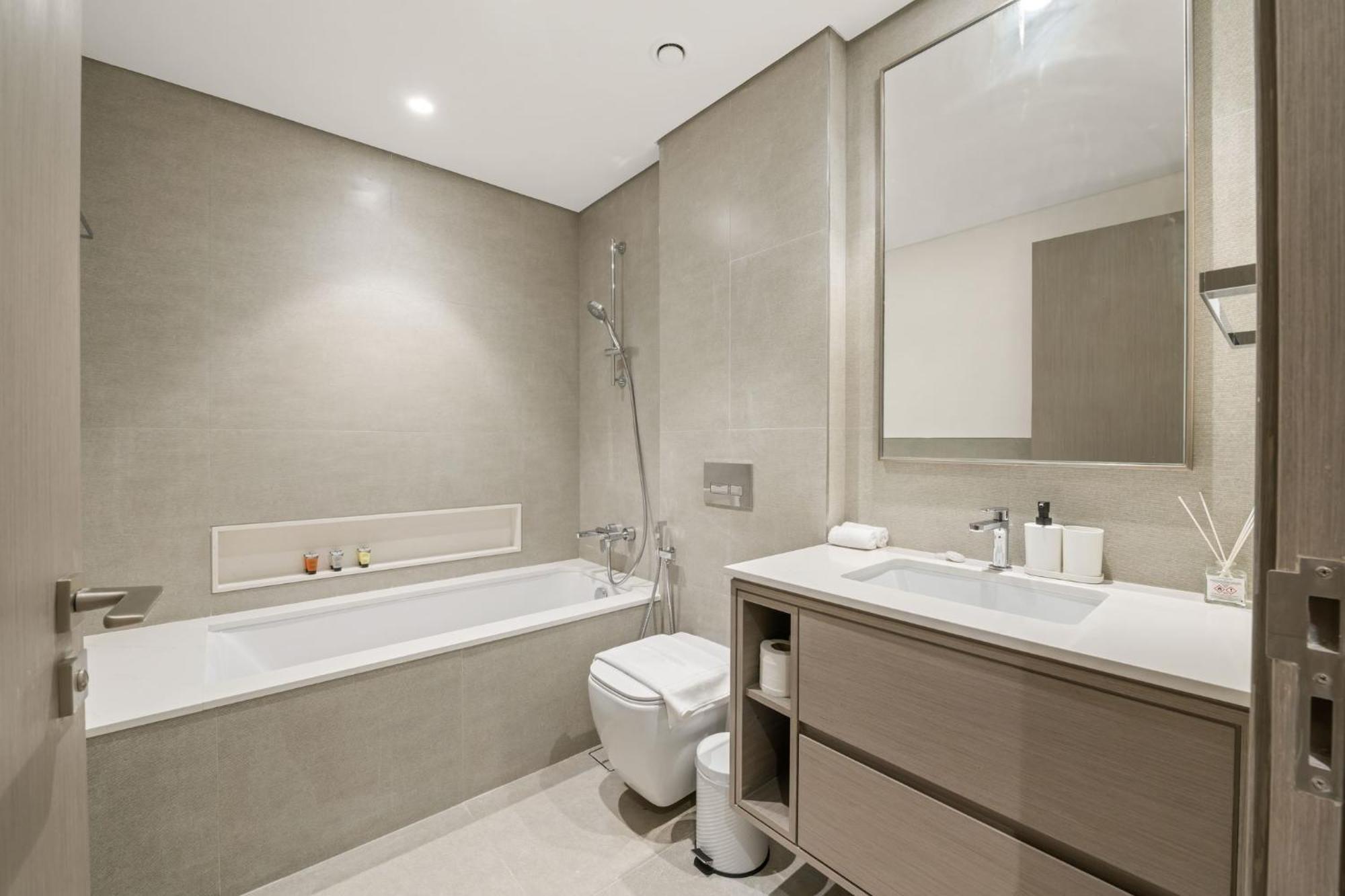Grande Signature By Emaar - New Luxury 2br W Panoramic Burj Khalifa & Fountain Show Views Dubai