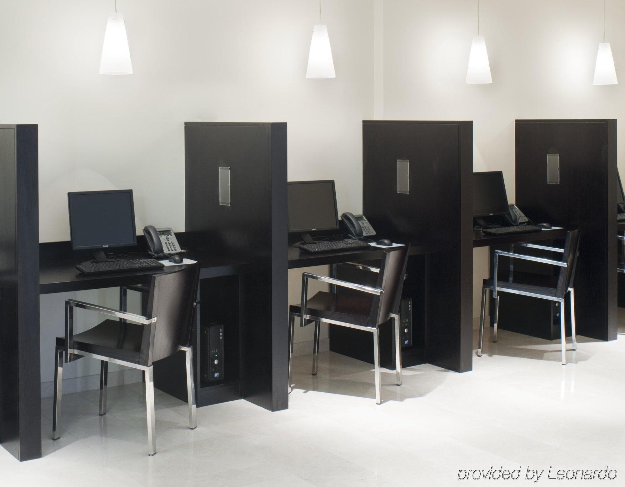 Express Airport By Ihg 3*