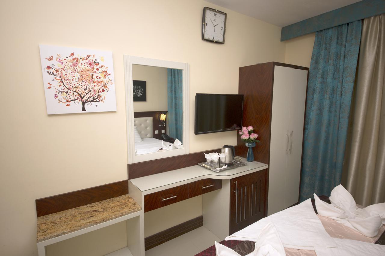 Hotel Mariana *