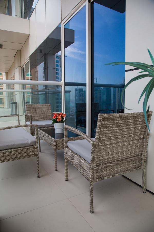 Higuests - West Avenue * Dubai