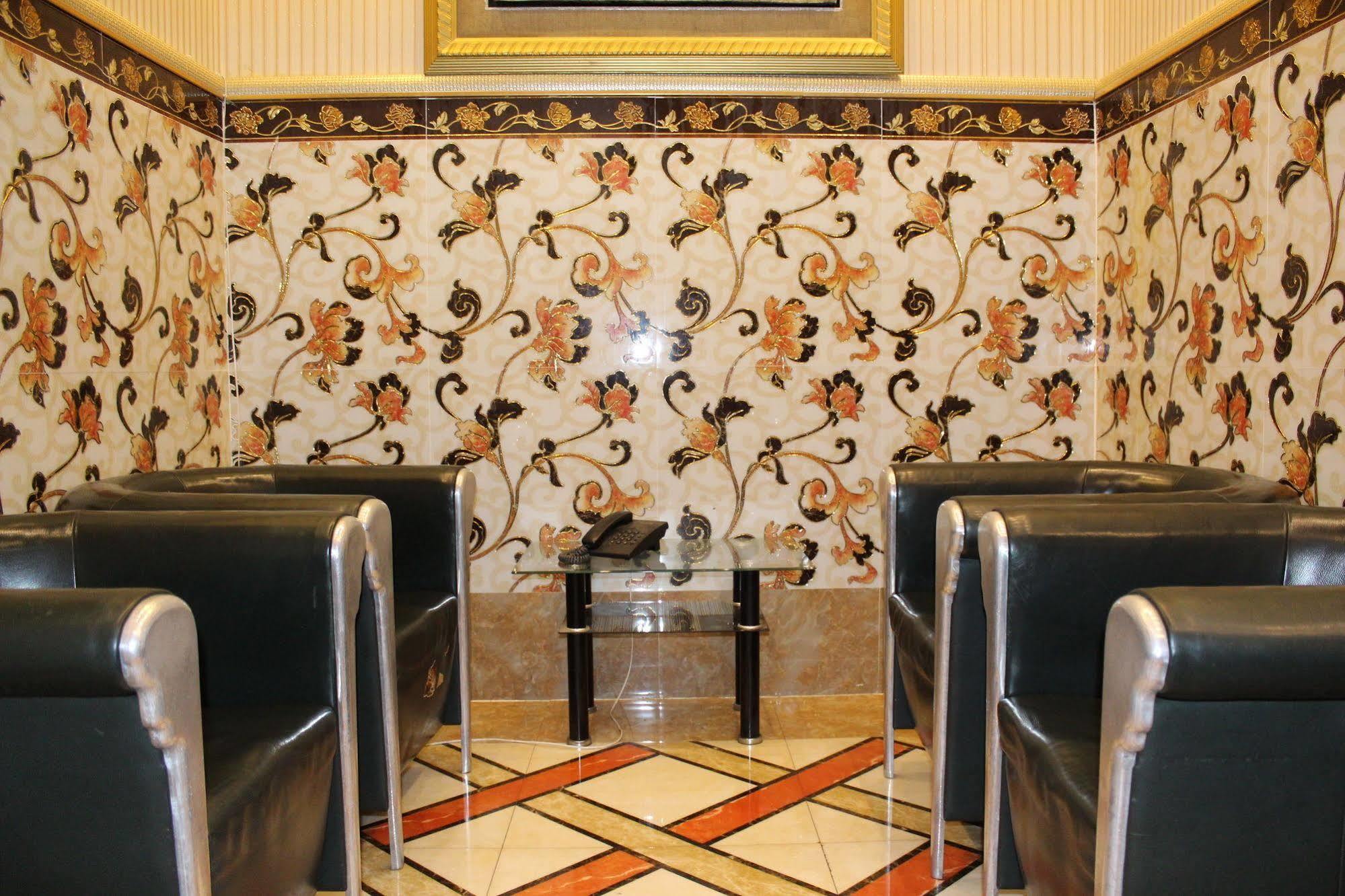 Sutchi Hotel *