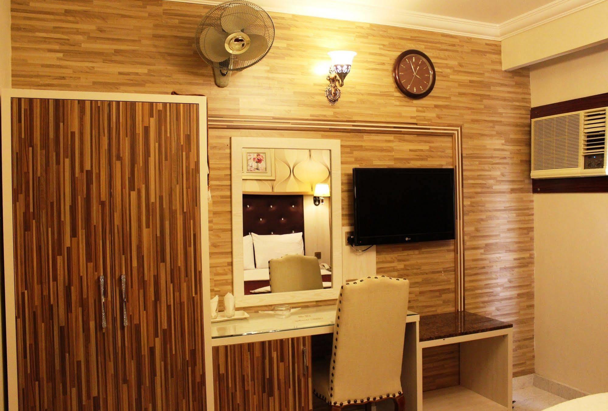 Sutchi Hotel