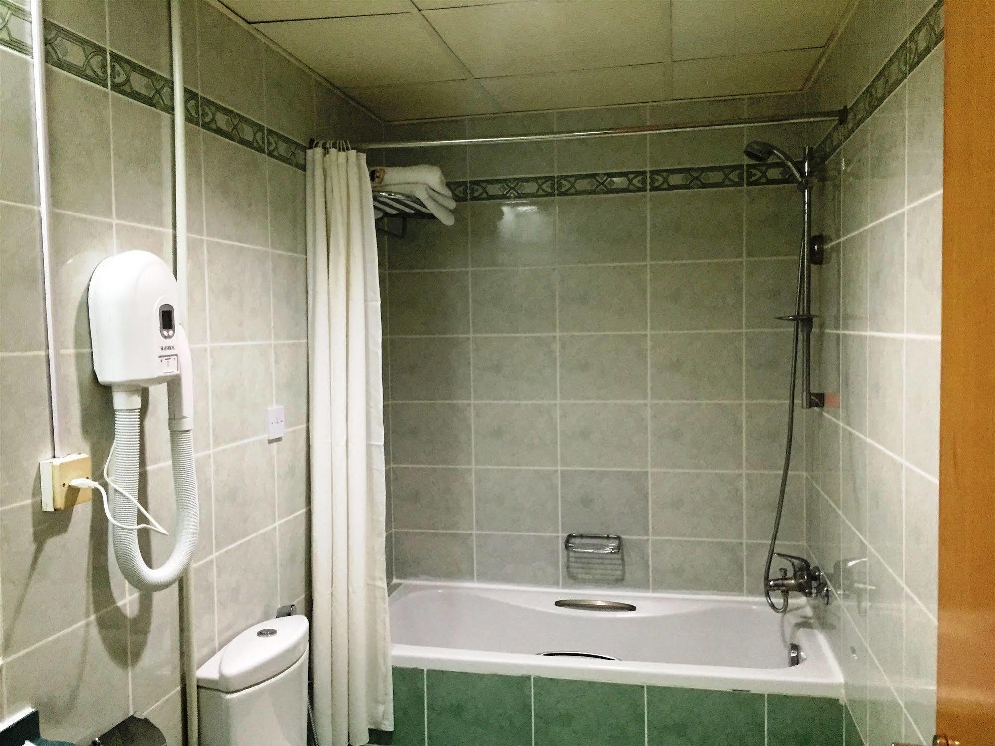 Kings Square Llc 2*