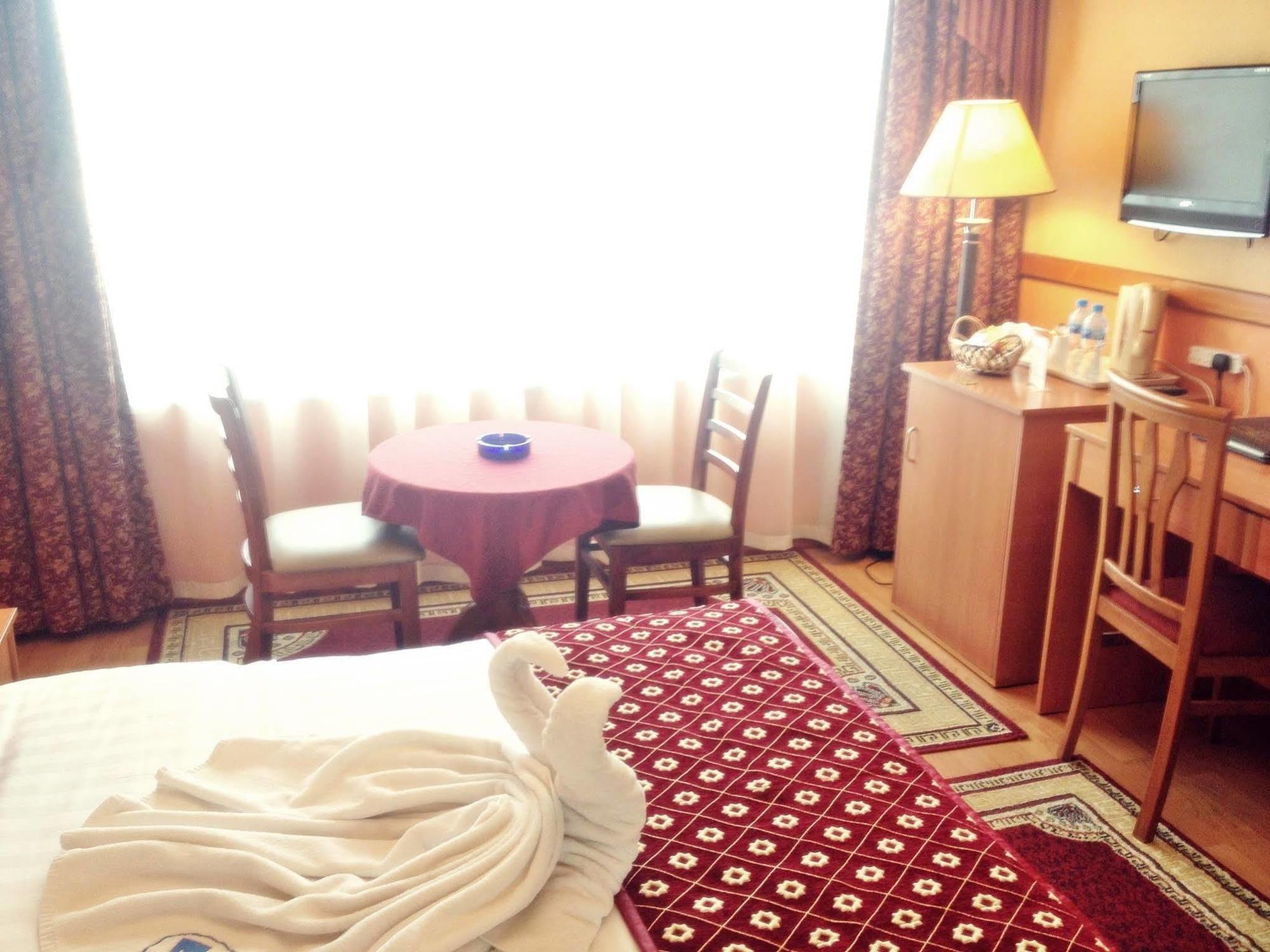 Oyo 297 California 3*