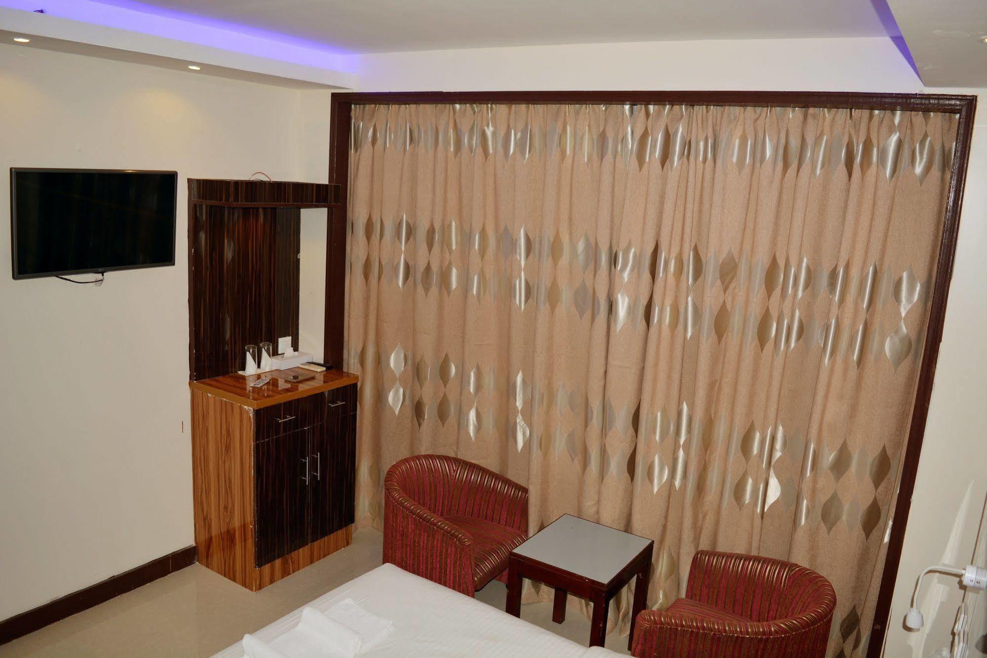 Otel Zagy *