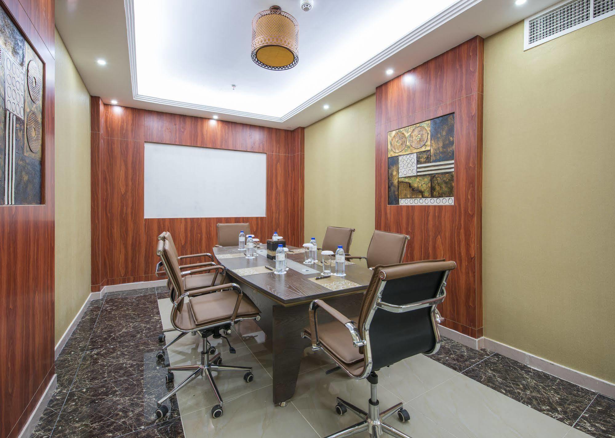 Hotel Royal Tulip Llc 3*
