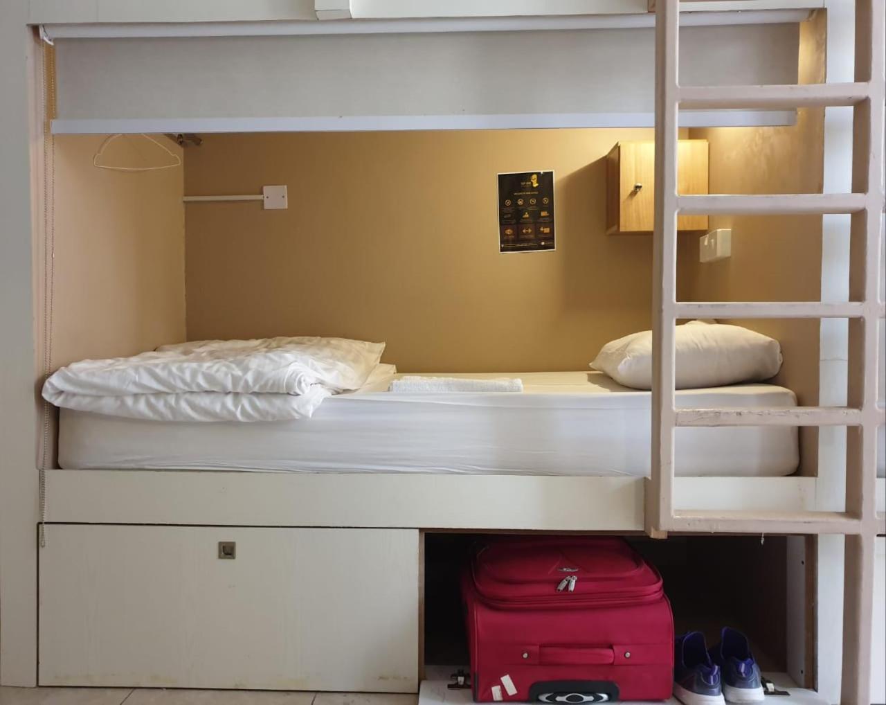 Hostel 7 Capsules