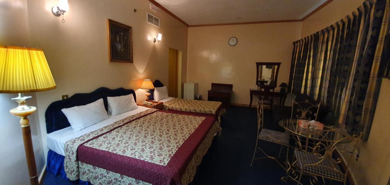 Hotel Kings Square Llc
