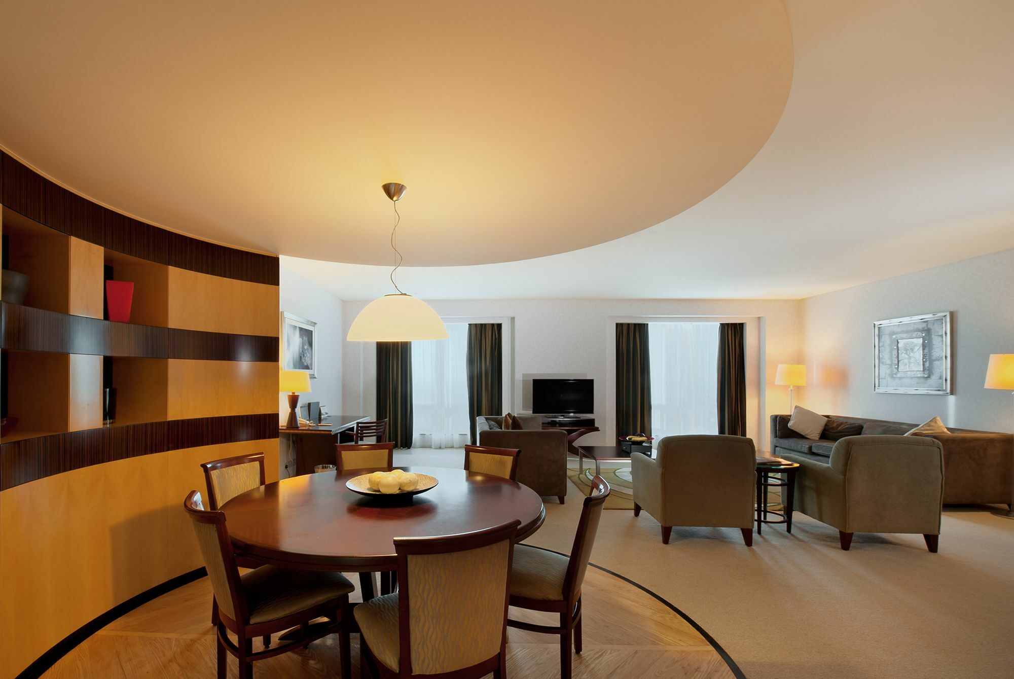 Shangri-La Apartments 5*
