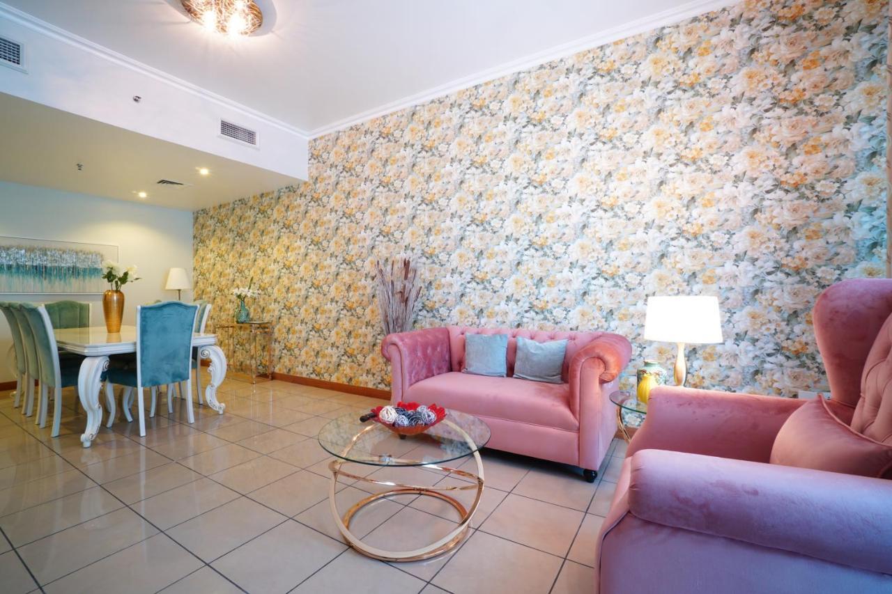 Two Continents Holiday Homes - Sea And Palm Jumeriah View Four Bedroom -free Airport Pick-up Apartment *