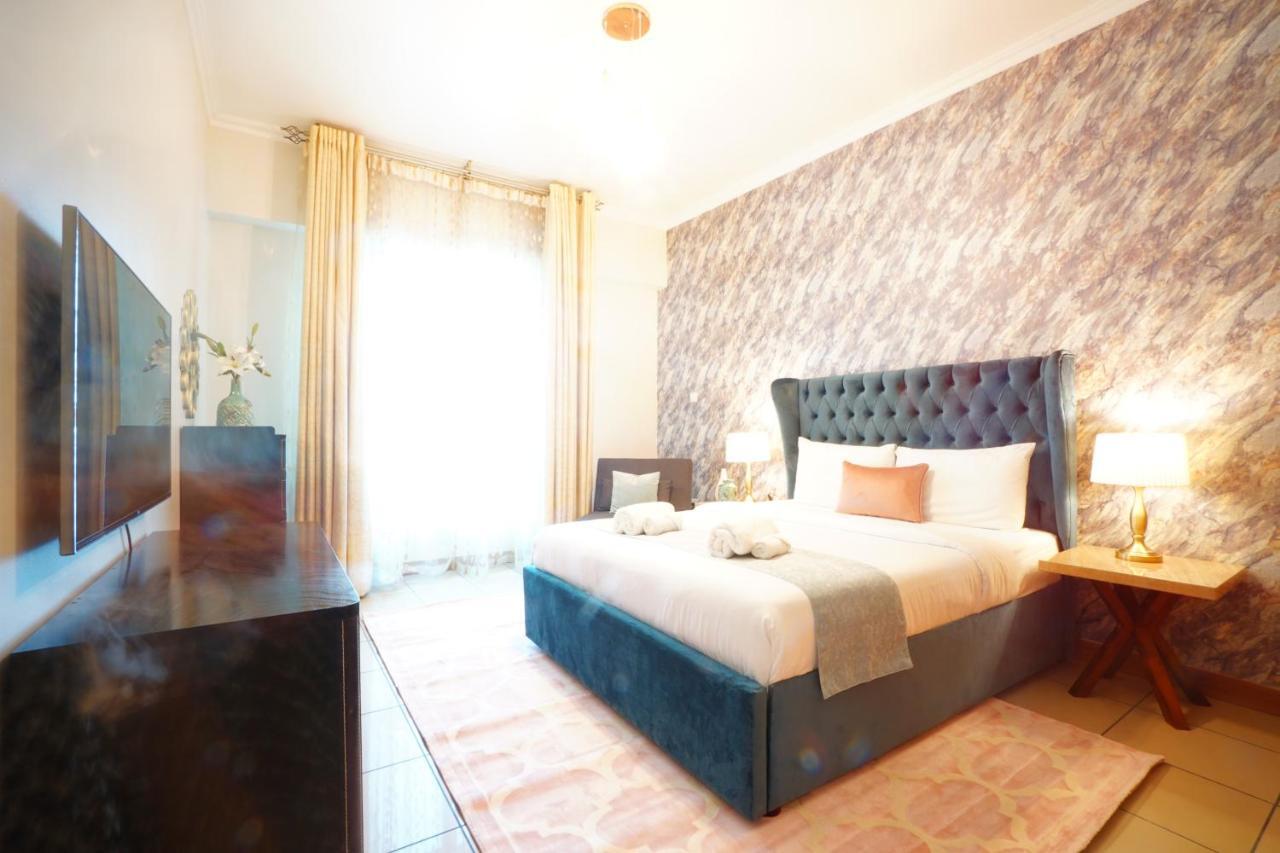 Two Continents Holiday Homes - Sea And Palm Jumeriah View Four Bedroom -free Airport Pick-up *
