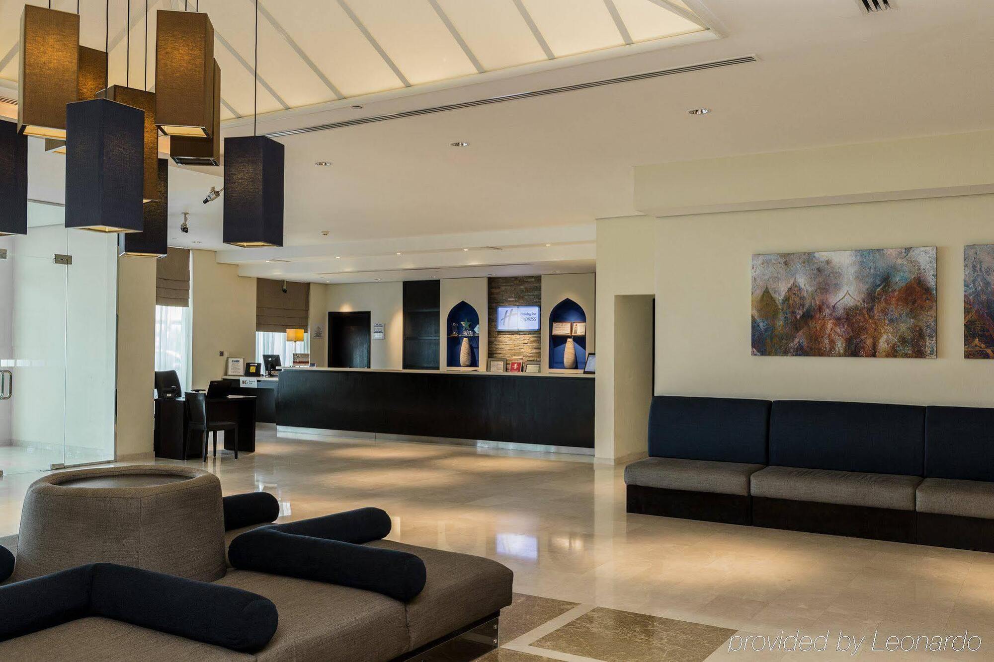 Hotel Express Airport By Ihg 3*