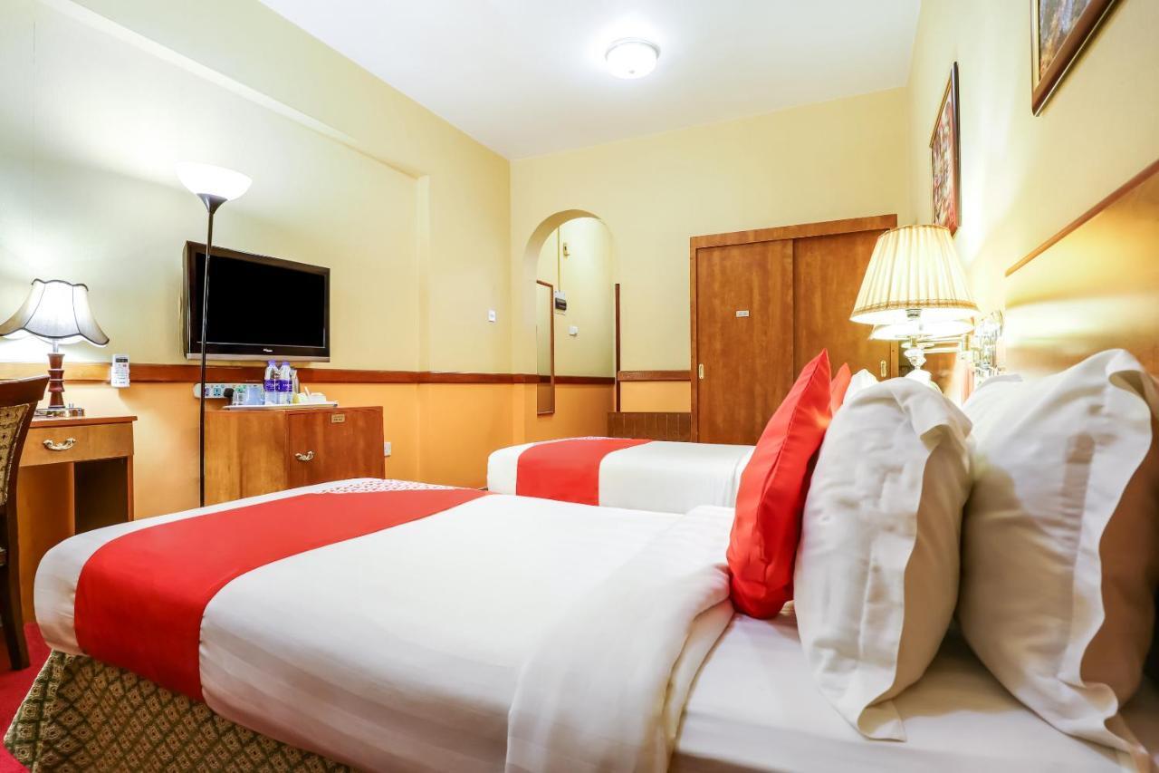 Hotel Oyo 353 Middle East 2*