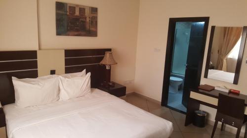 Boulevard City Suites Hotel
